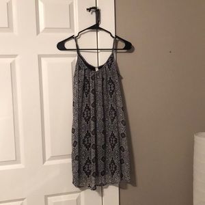 Super adorable black and white dress!